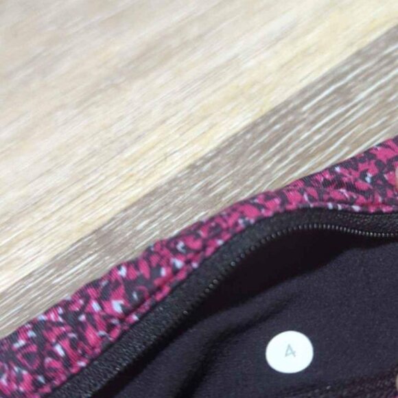 Lululemon size 4 Speed Shorts Raspberry Glow Light Pink run times tracker hotty - Picture 6 of 6